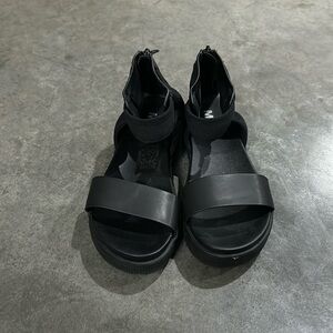 mia black zip up sandals